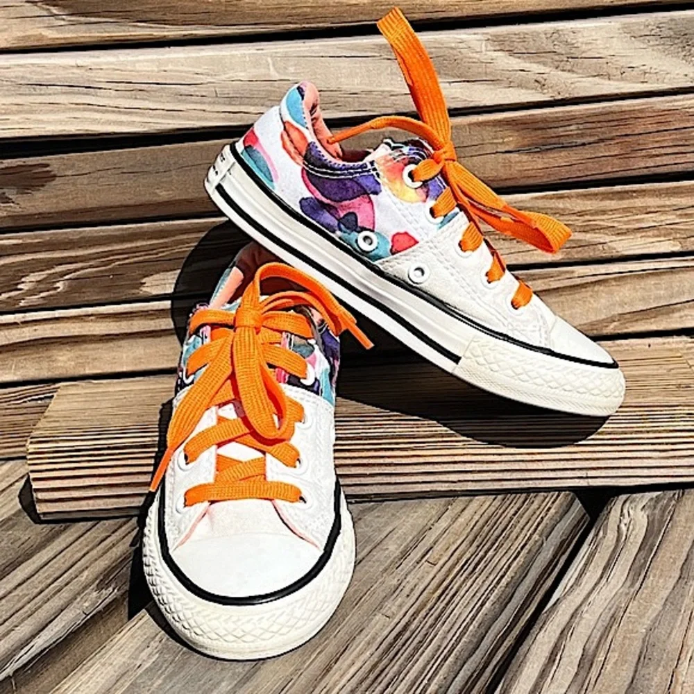 - Converse Sz 11 Paint Blot White Sneakers Orange Laces! EUC!